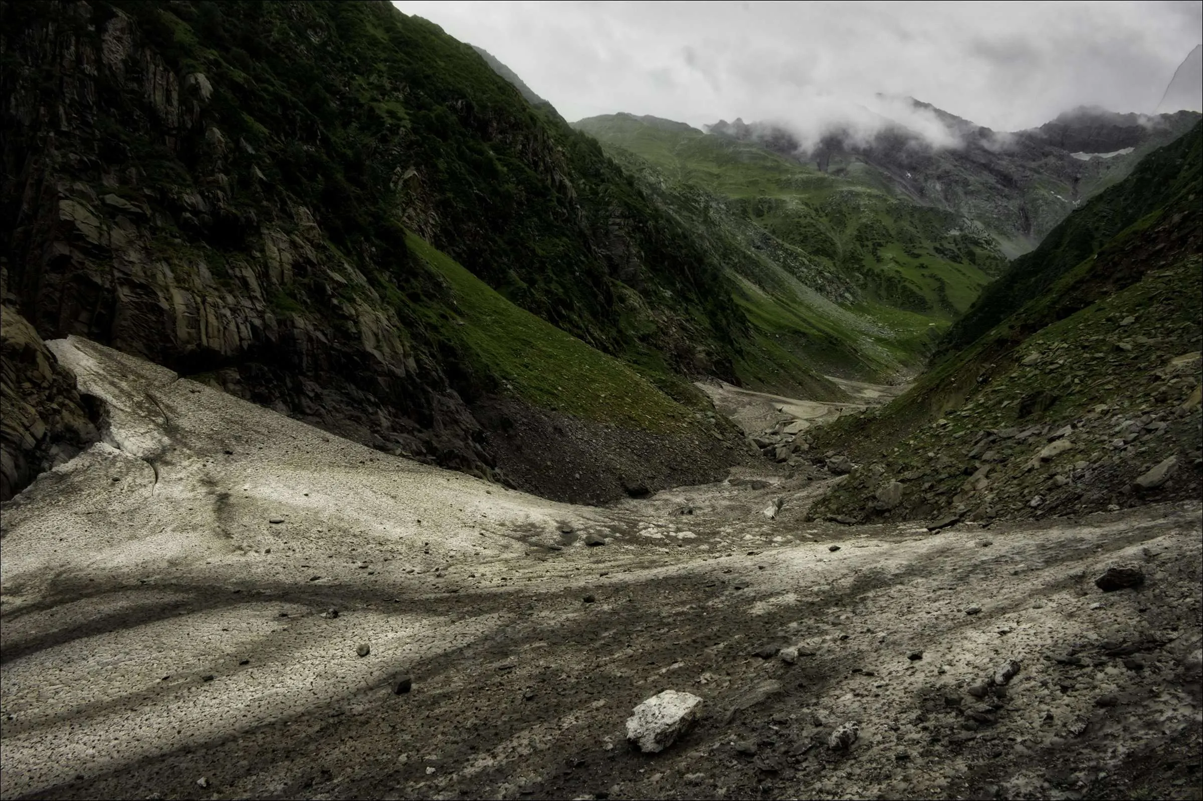 Landscapes with mist, Bada Bhangal Trek, Dhauladhar Himalayas, Himachal Pradesh, India